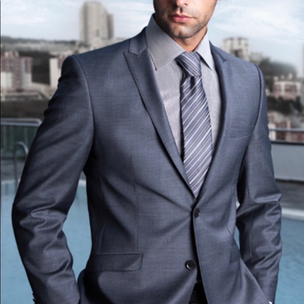 Suits - Picture 3 of 3